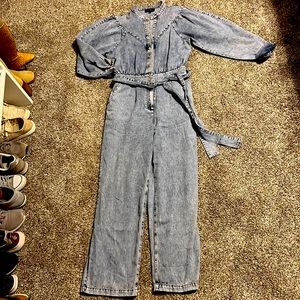 Super Flattering denim jumpsuit!!